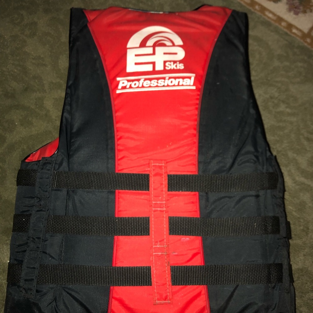 Life jacket - Picture 2 of 3
